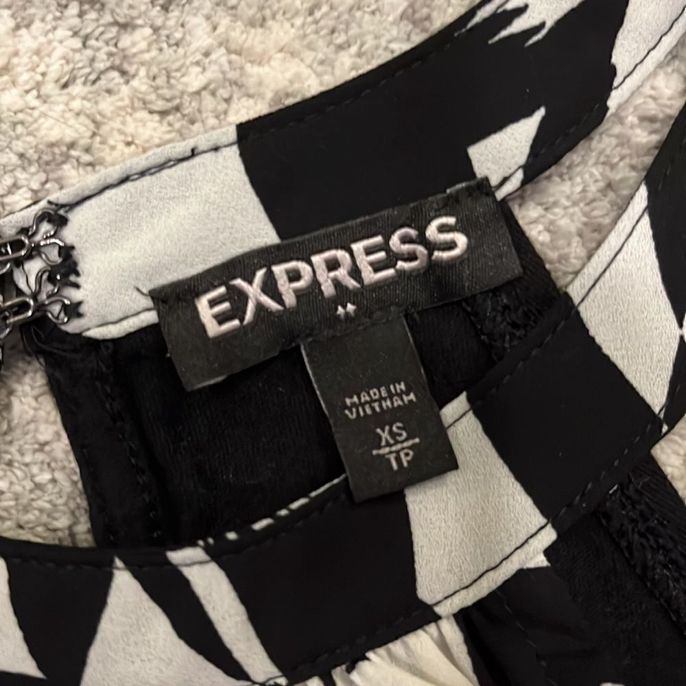 Express Tropical Tank Top - Picture 3 of 5